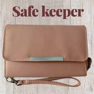 Safe Keeper RFID Clutch Wallet
